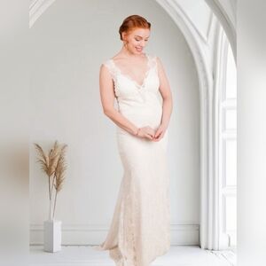 Watters Ivory Lace V-Neck Wedding Dress